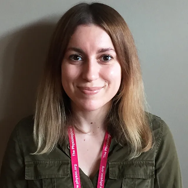 Portrait photo of Lizzie Haythorne